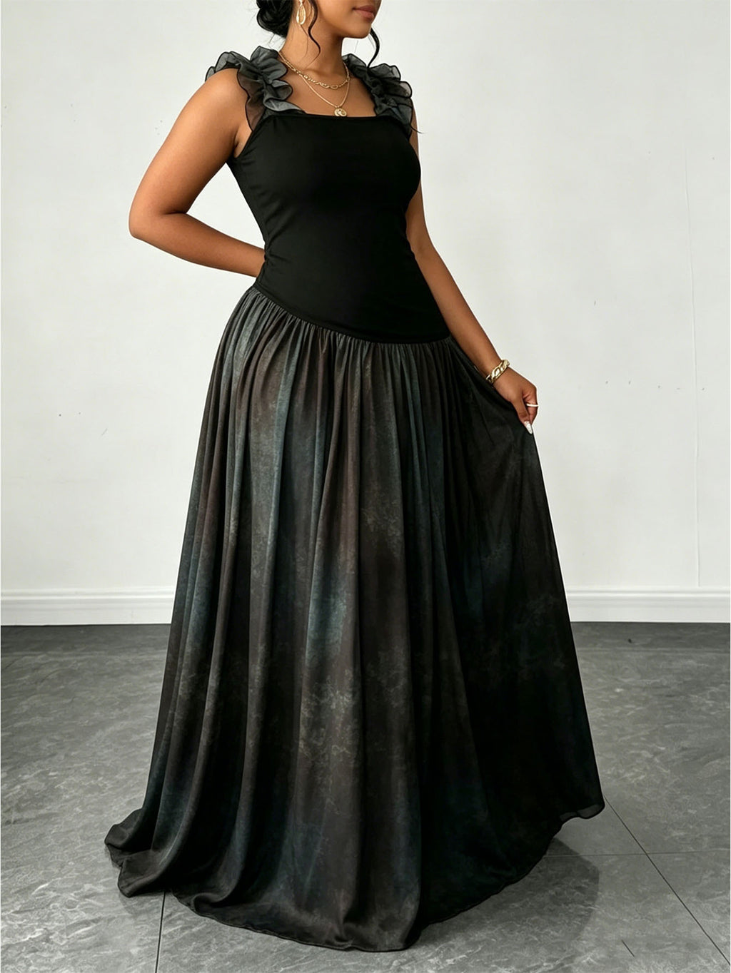 Elegantes Maxikleid mit Spitzenbesatz