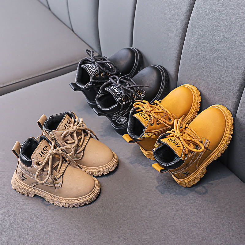 Gelbe Kinderstiefel
