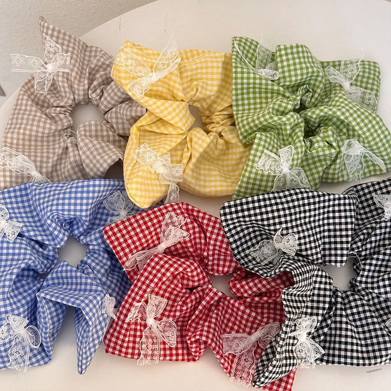Karo-Scrunchies mit Spitzenschleife in sechs Farben