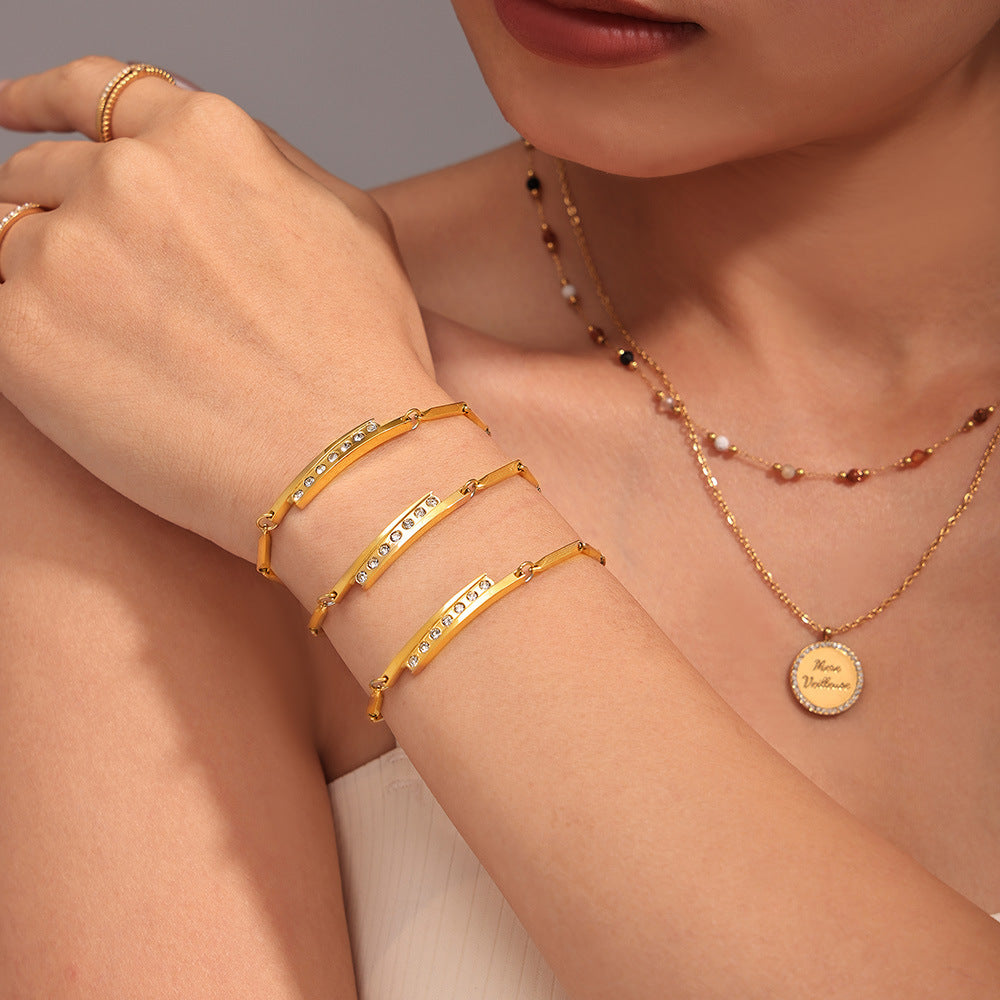 Vergoldetes Edelstahl-Armband mit Strass | LuxeStyle