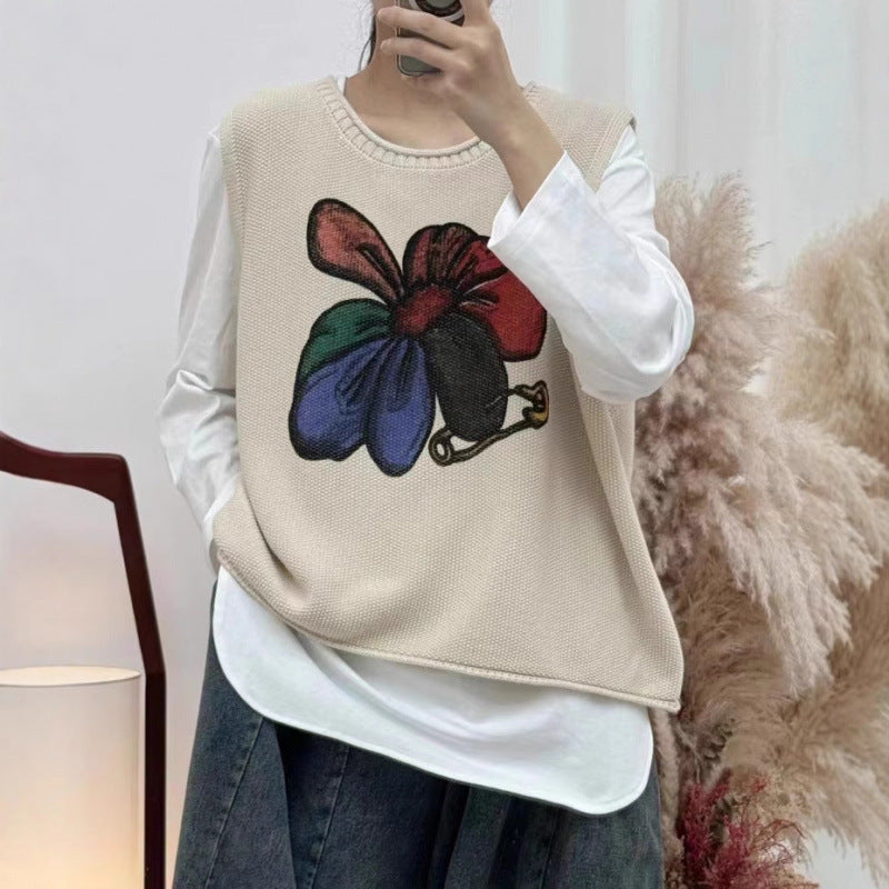 Blumige Strickweste im Vintage-Stil