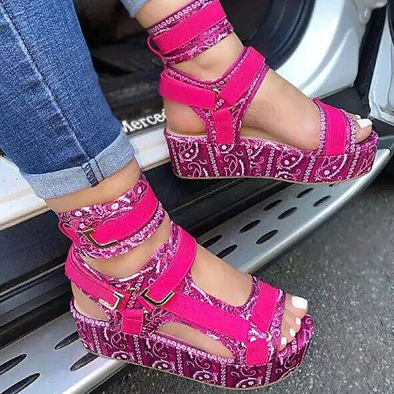 Totem Plateau-Sandalen mit Klettverschluss – Bild 3 | LuxeStyle