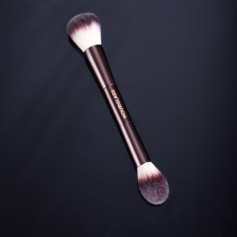 Doppelseitiger Puder- & Konturpinsel – Bild 1 | LuxeStyle