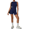Ärmelloser Jumpsuit mit Stehkragen
