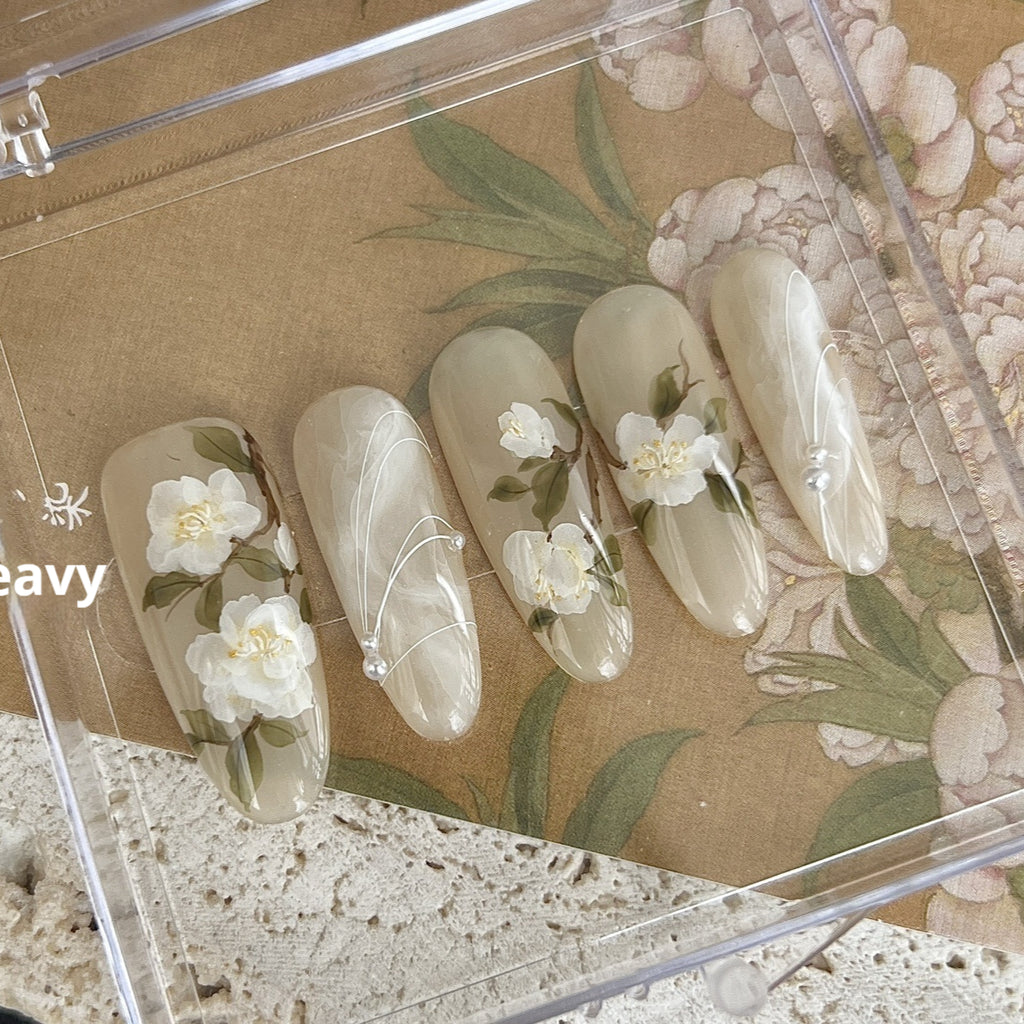 Handbemalte Baishan Teeblüten-Nägel – Bild 2 | LuxeStyle