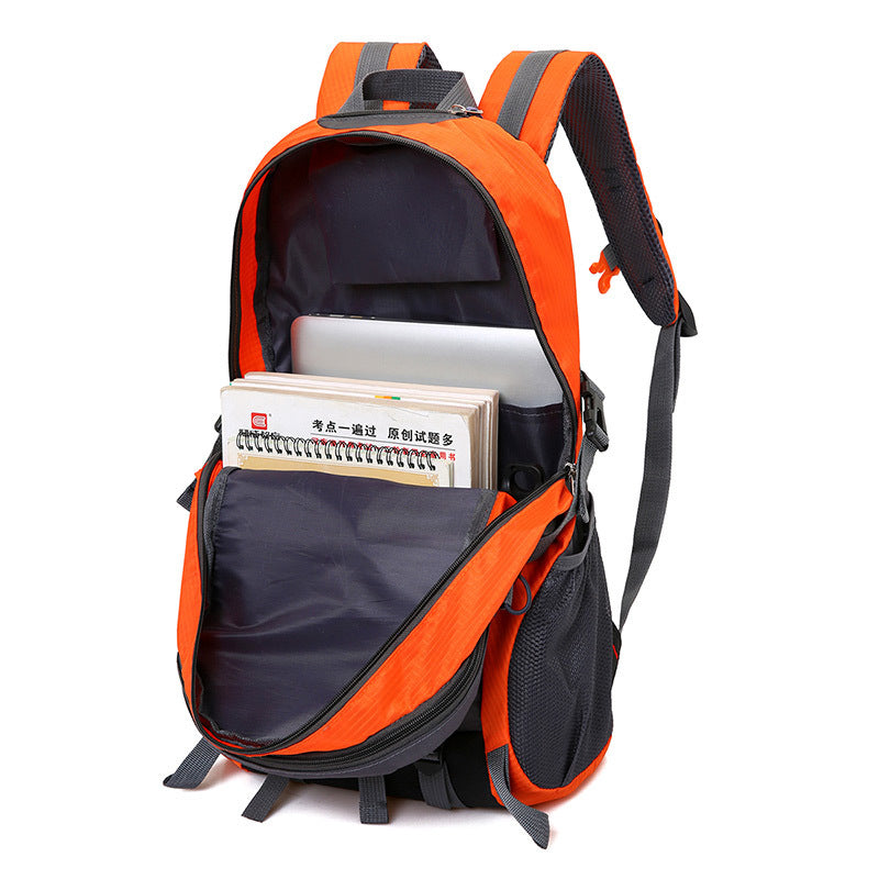 Grosser Outdoor-Rucksack mit USB-Anschluss – Bild 2 | LuxeStyle