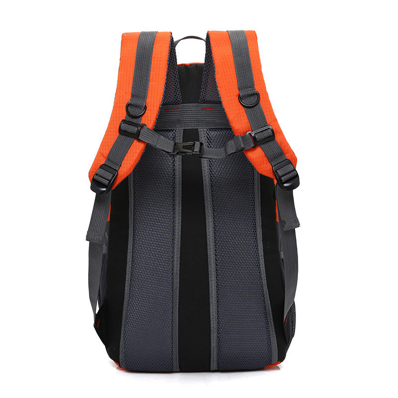 Grosser Outdoor-Rucksack mit USB-Anschluss | LuxeStyle