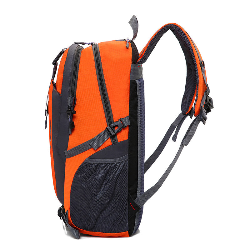 Grosser Outdoor-Rucksack mit USB-Anschluss – Bild 7 | LuxeStyle