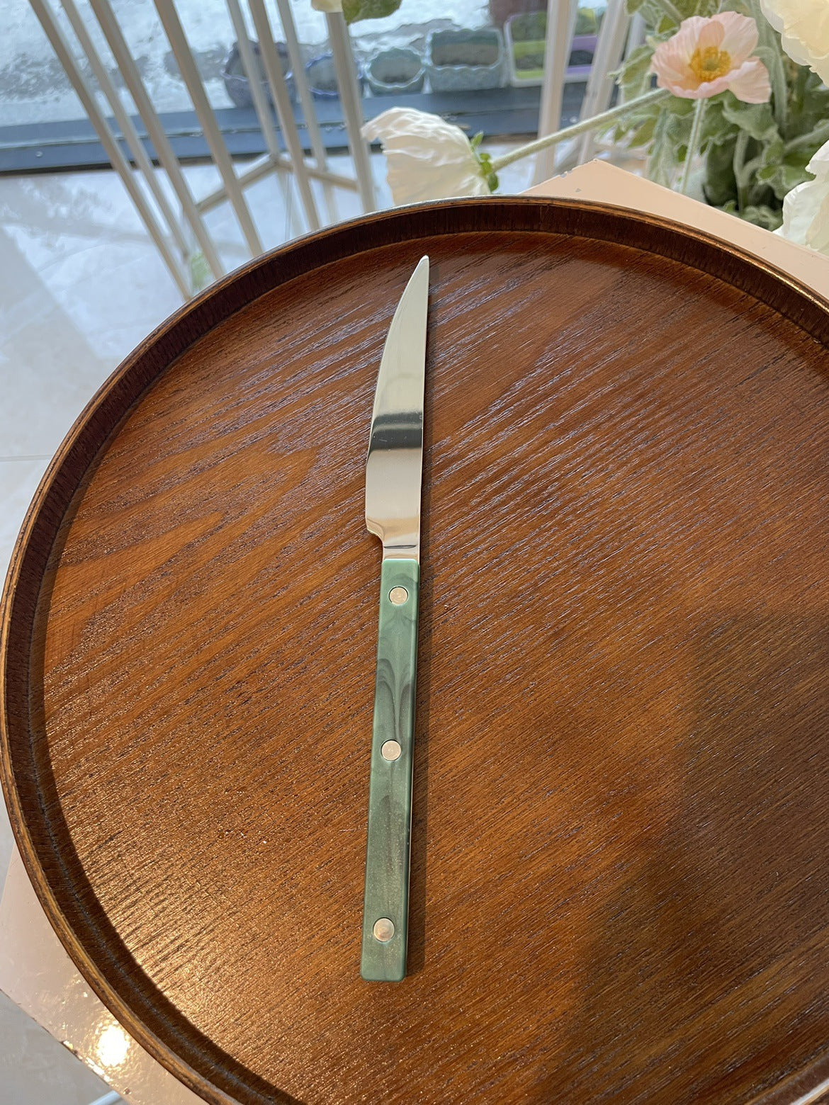 Mehrfarbiges Besteckset im französischen Stil