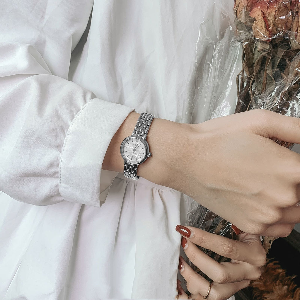 Quarzuhr mit dünnem Milanaise-Armband