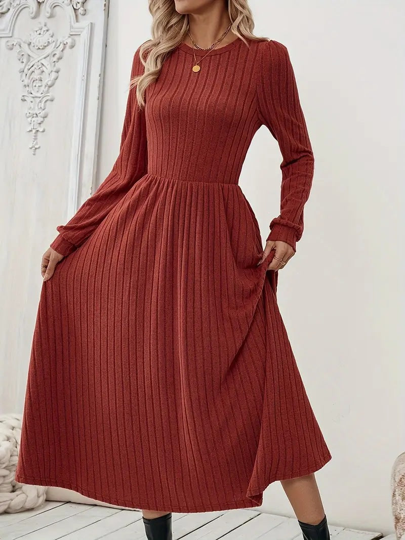Elegantes Strickkleid mit Rundhals und langen Ärmeln