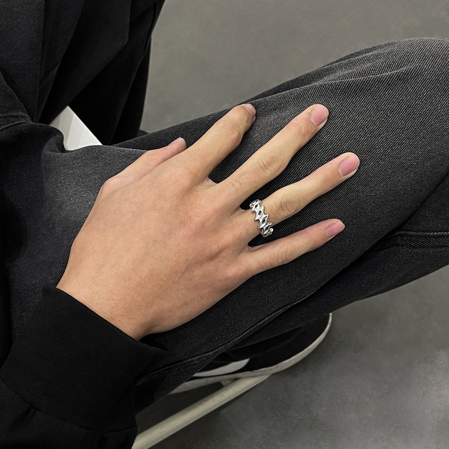 Breiter Ring aus Titanstahl