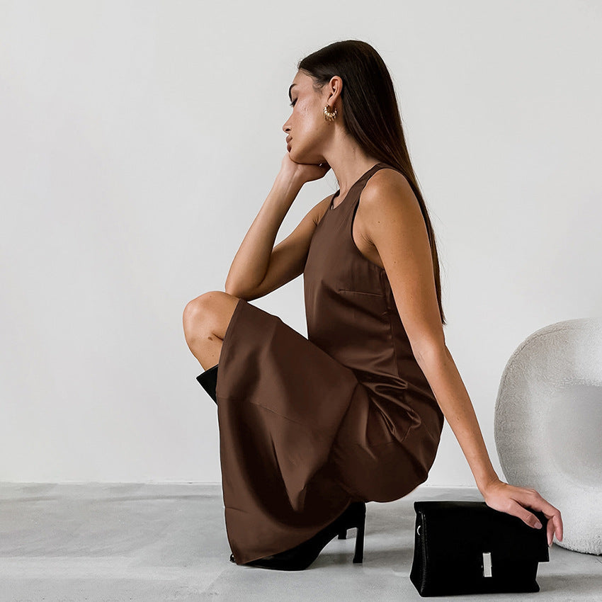 Elegantes Satin-Kleid mit geradem Schnitt