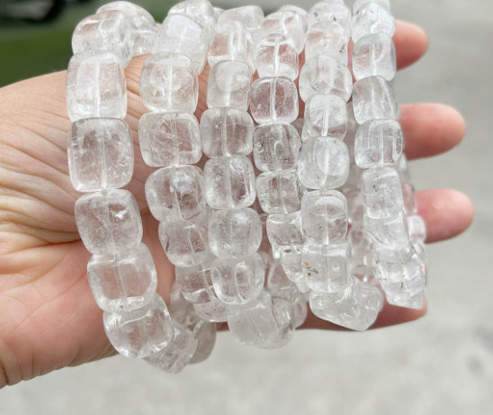 Armband mit weissen Kristall-Würfeln – Bild 3 | LuxeStyle