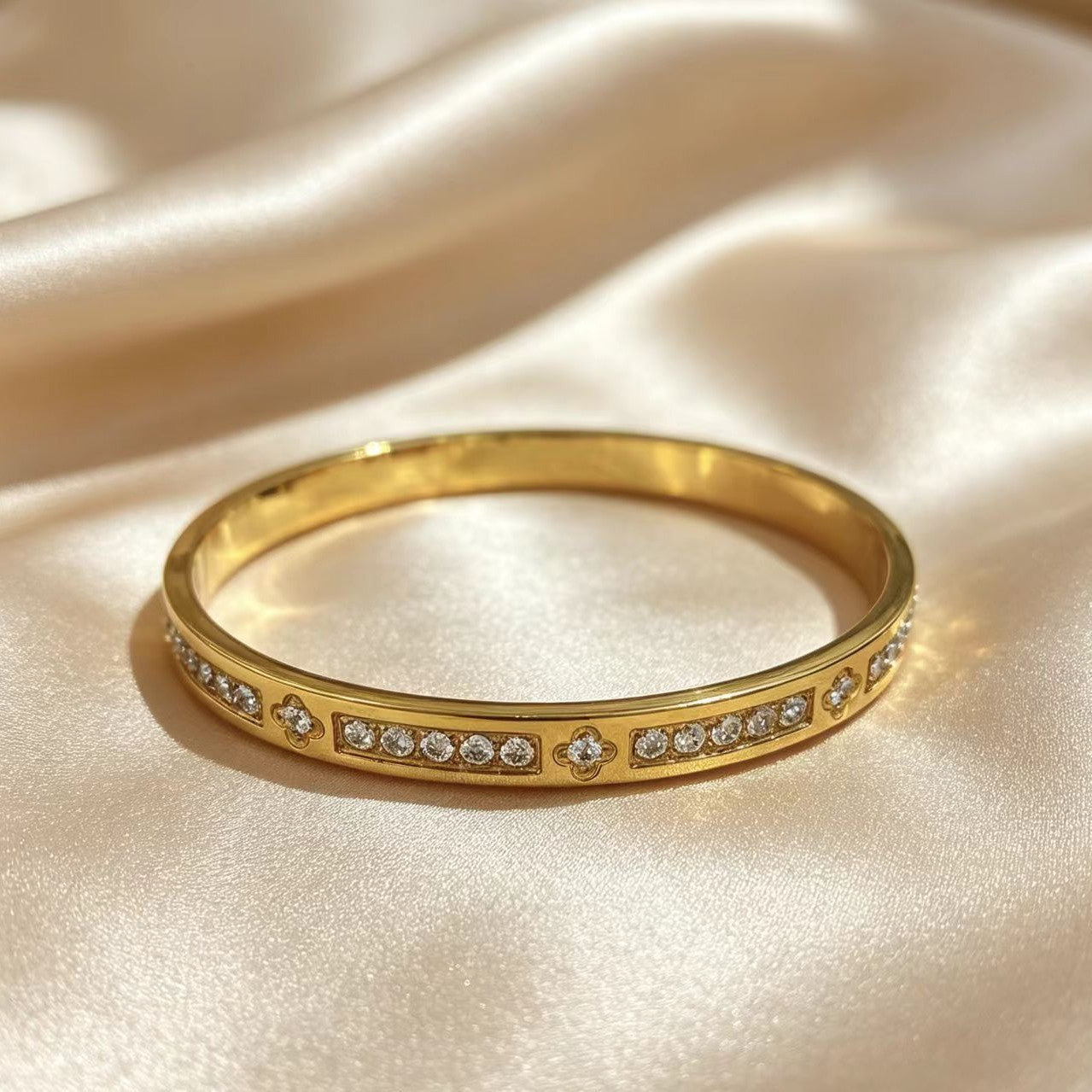 Leicht luxuriöses Diamantverzierter Vollguss-Armband für Damen