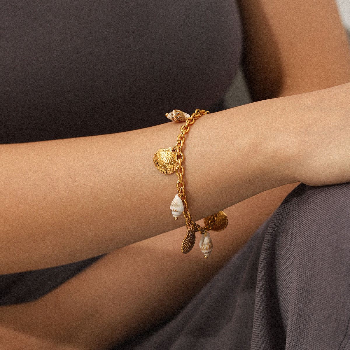 Ozean-Armband aus Edelstahl mit Muschel-Design – Bild 3 | LuxeStyle