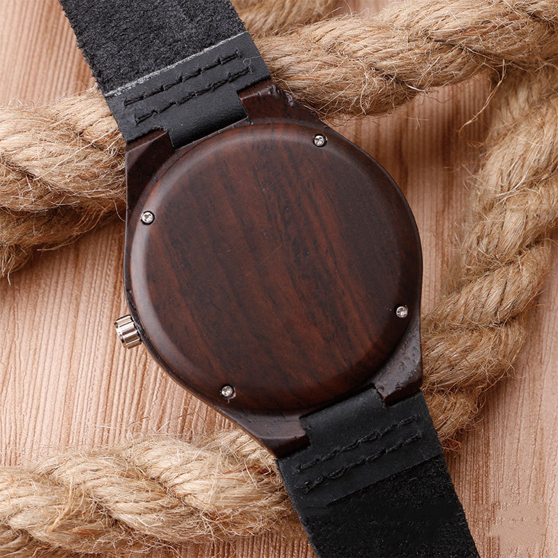 Holzgehäuse-Armbanduhr mit Lederimitatband | LuxeStyle