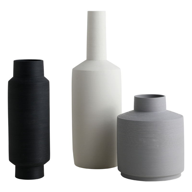 Keramikvase im nordischen Stil