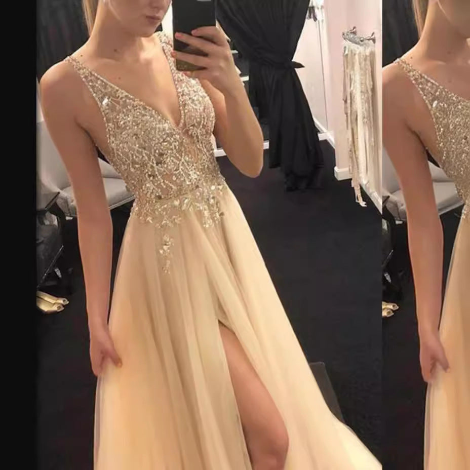 Goldenes Satin-Kleid mit V-Ausschnitt