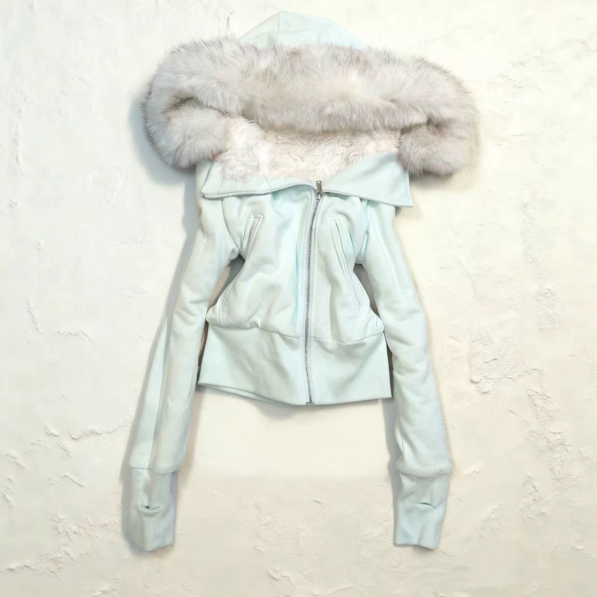 Zwei‑farbiger Fell‑Kopfbogen‑Mantel – Bild 4 | LuxeStyle