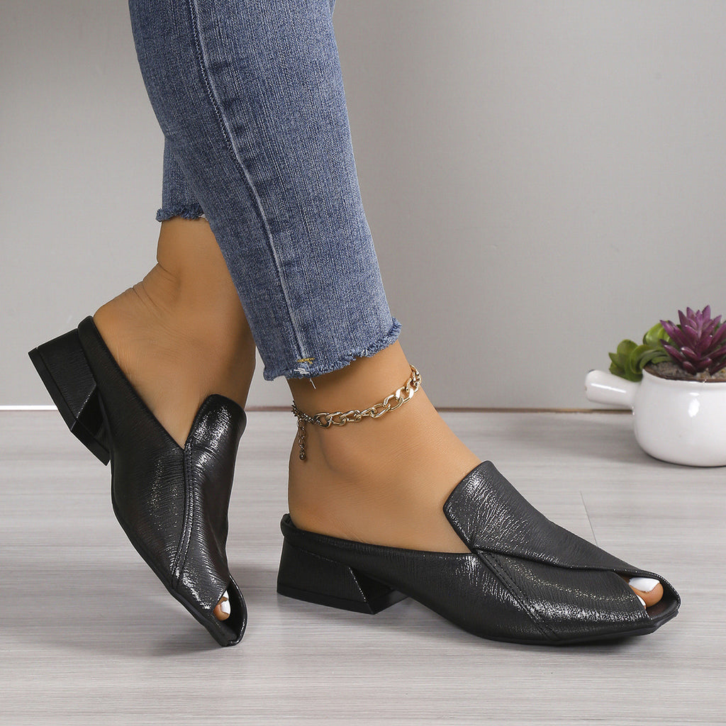 Sandalen mit eckiger Kappe und Absatz