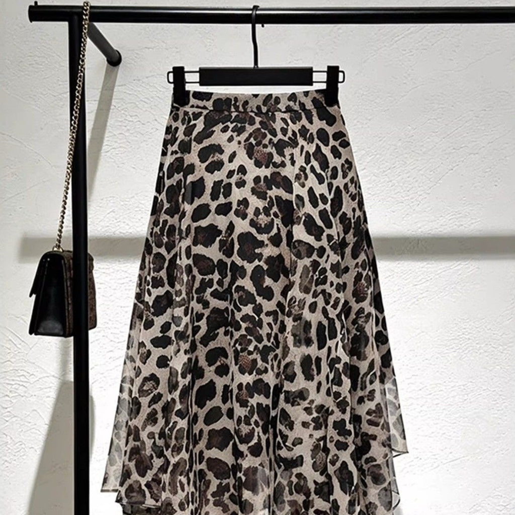 Midi-Kleid mit Rüschen und Leopardenmuster