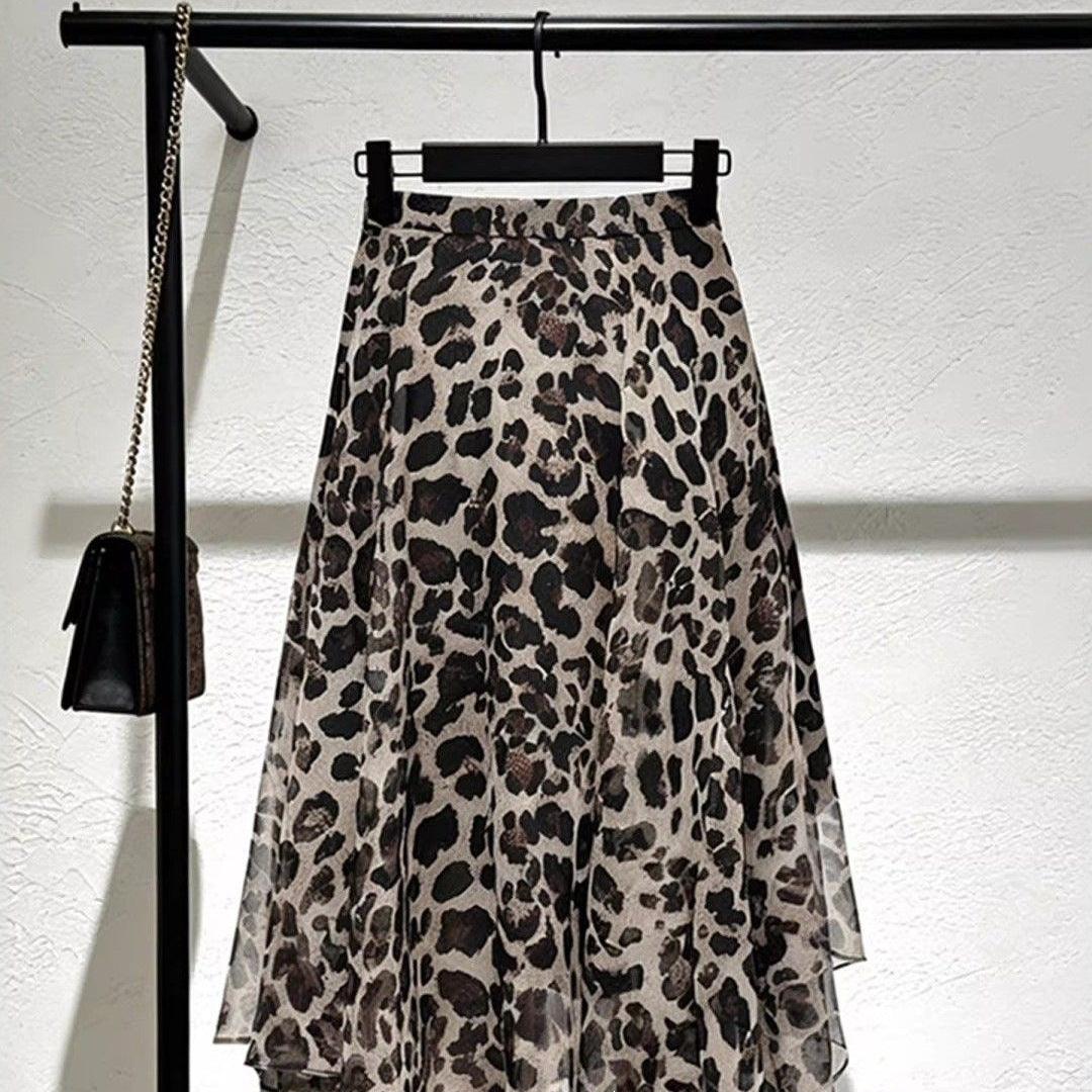 Midi-Kleid mit Rüschen und Leopardenmuster