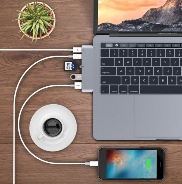 USB-C Hub mit Kartenleser und Power Delivery
