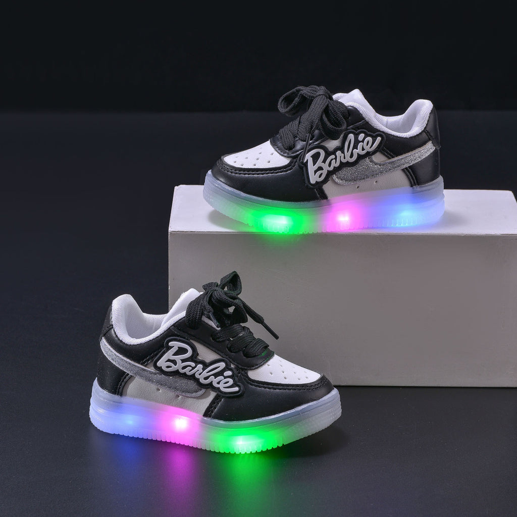 Leuchtende Buchstaben-Schuhe