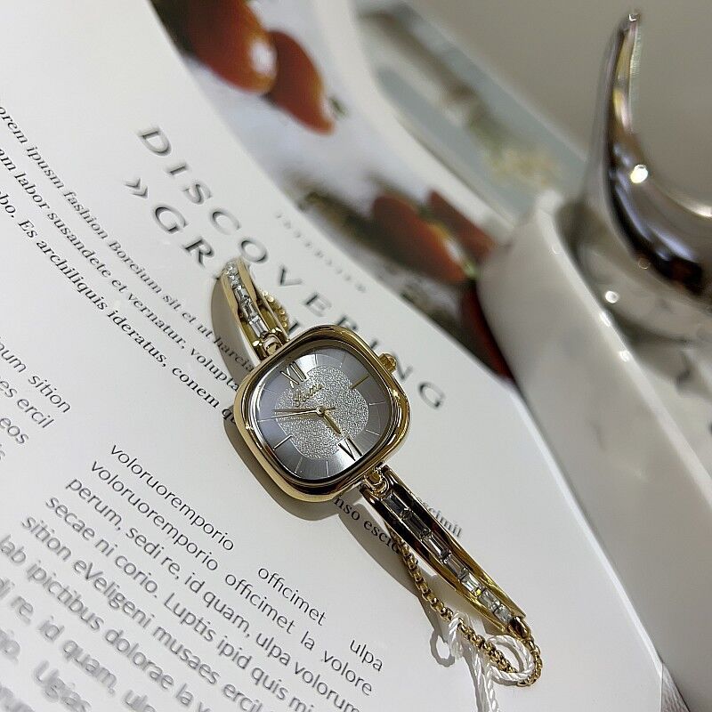 Personalisierbare Armbanduhr für Damen – Bild 5 | LuxeStyle