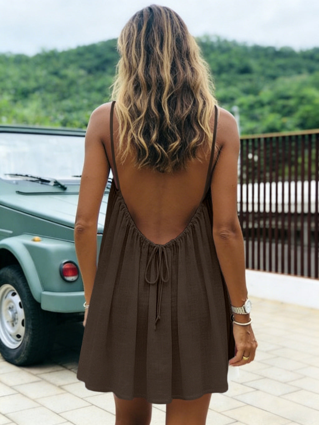 Mini-Trägerkleid aus Eisseide mit Raffung