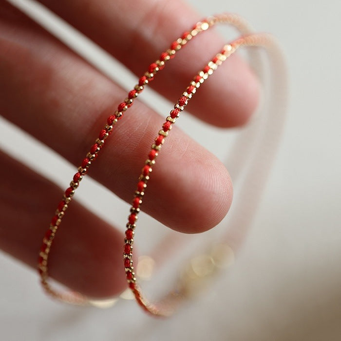Geflochtenes Armband mit rotem Faden – Bild 5 | LuxeStyle