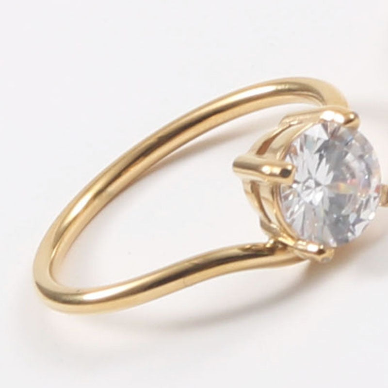 Birnenförmiger Ring mit Diamant-Inlay
