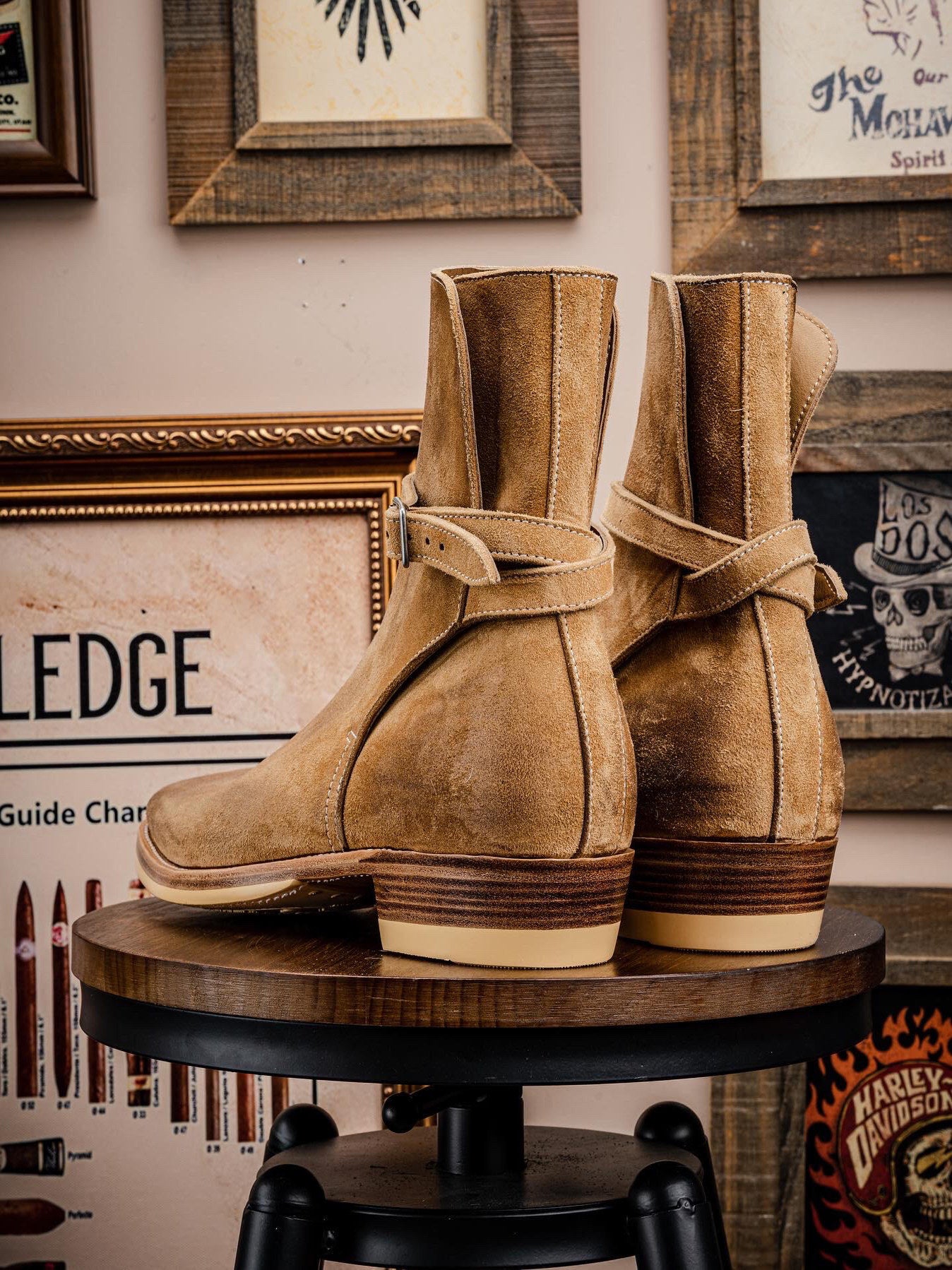 Vintage Pointed-Toe Wildleder Boots