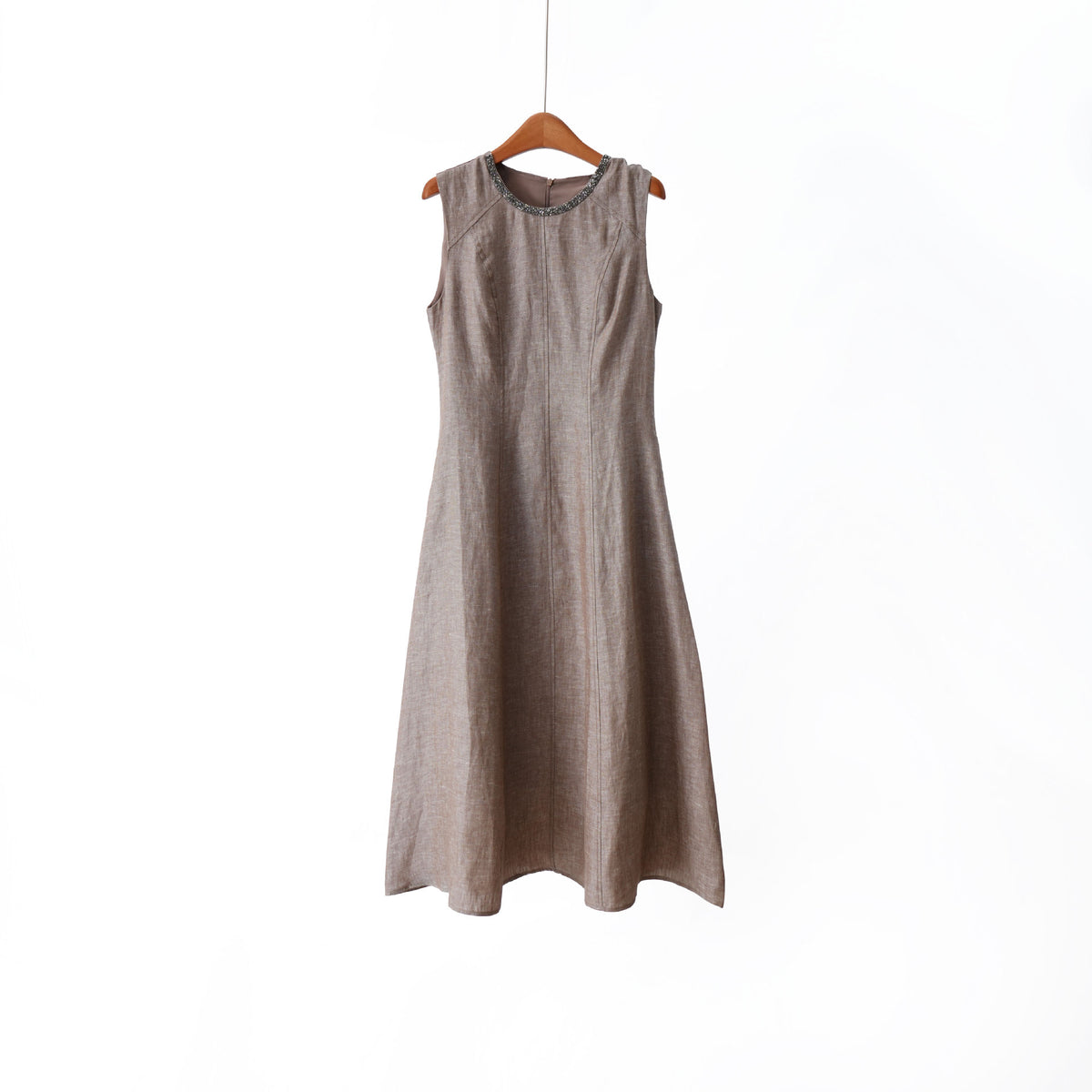 Ärmelloses Leinenkleid mit Taillengürtel – Bild 7 | LuxeStyle