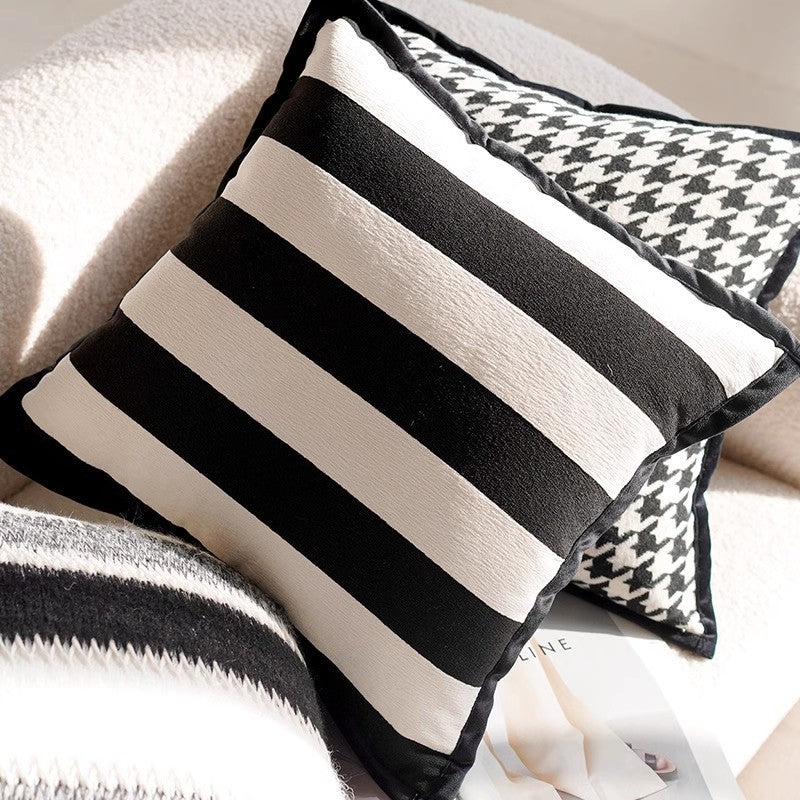 Abstrakte Kissen für Sofa und Bett