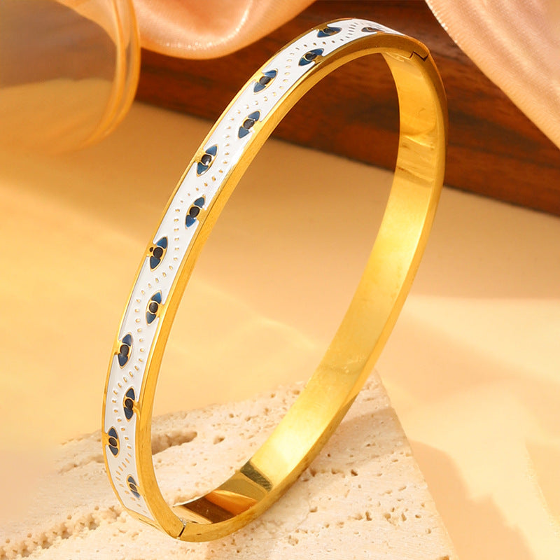Retro Armband aus Titanstahl – Bild 4 | LuxeStyle