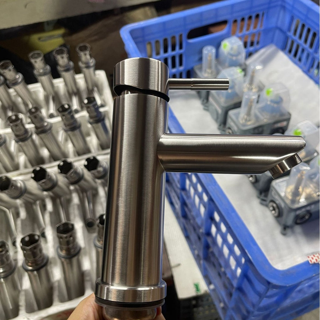 Wasserhahn mit geradem Auslauf, Schwarz
