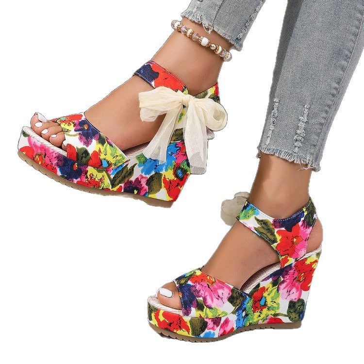 Sommer-Sandalen mit Schnürung