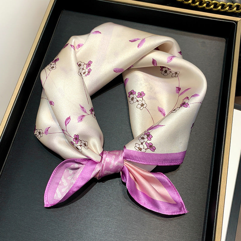 Quadratisches Tuch mit Blumenmuster | LuxeStyle