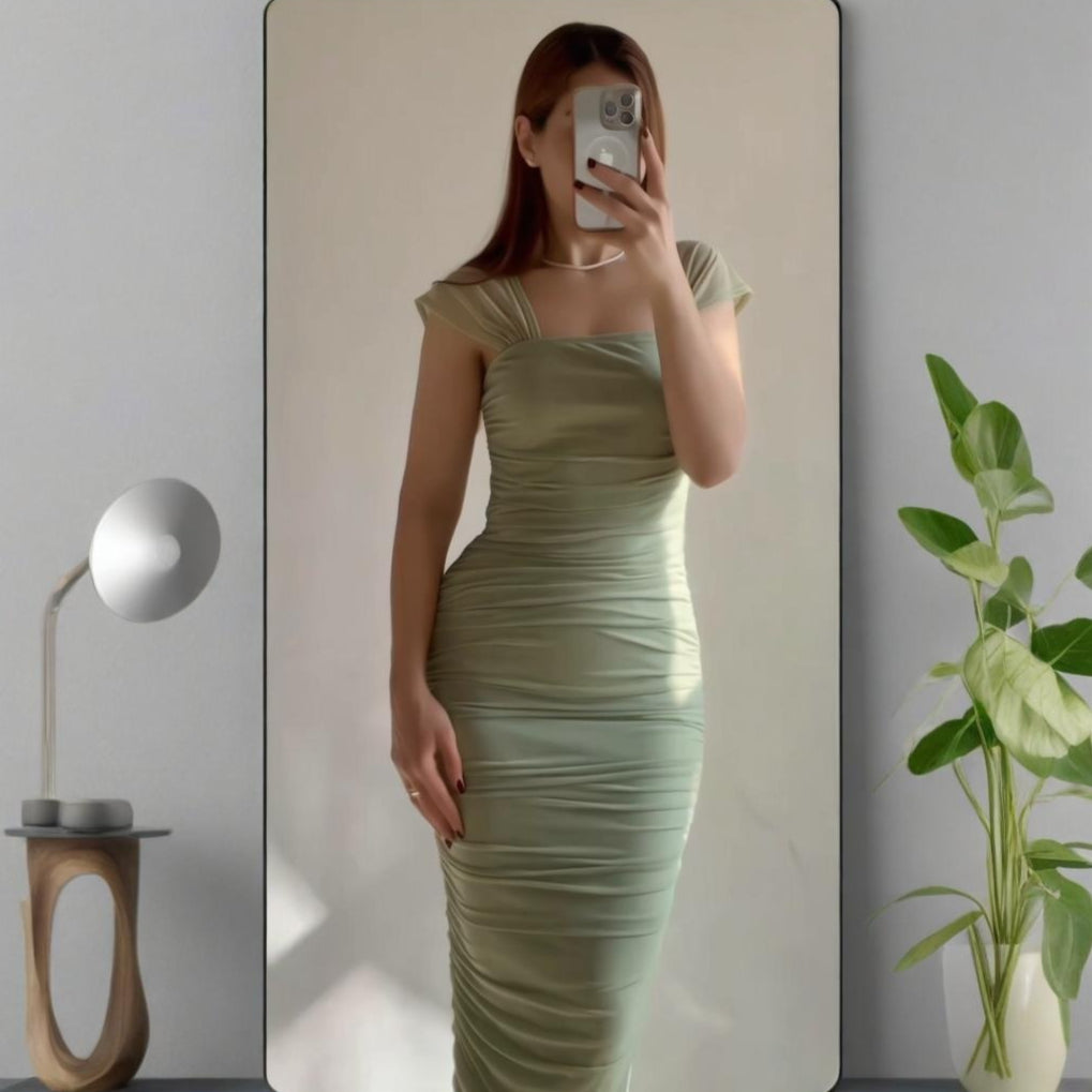 Elegantes, tailliertes Bodycon-Kleid mit Falten
