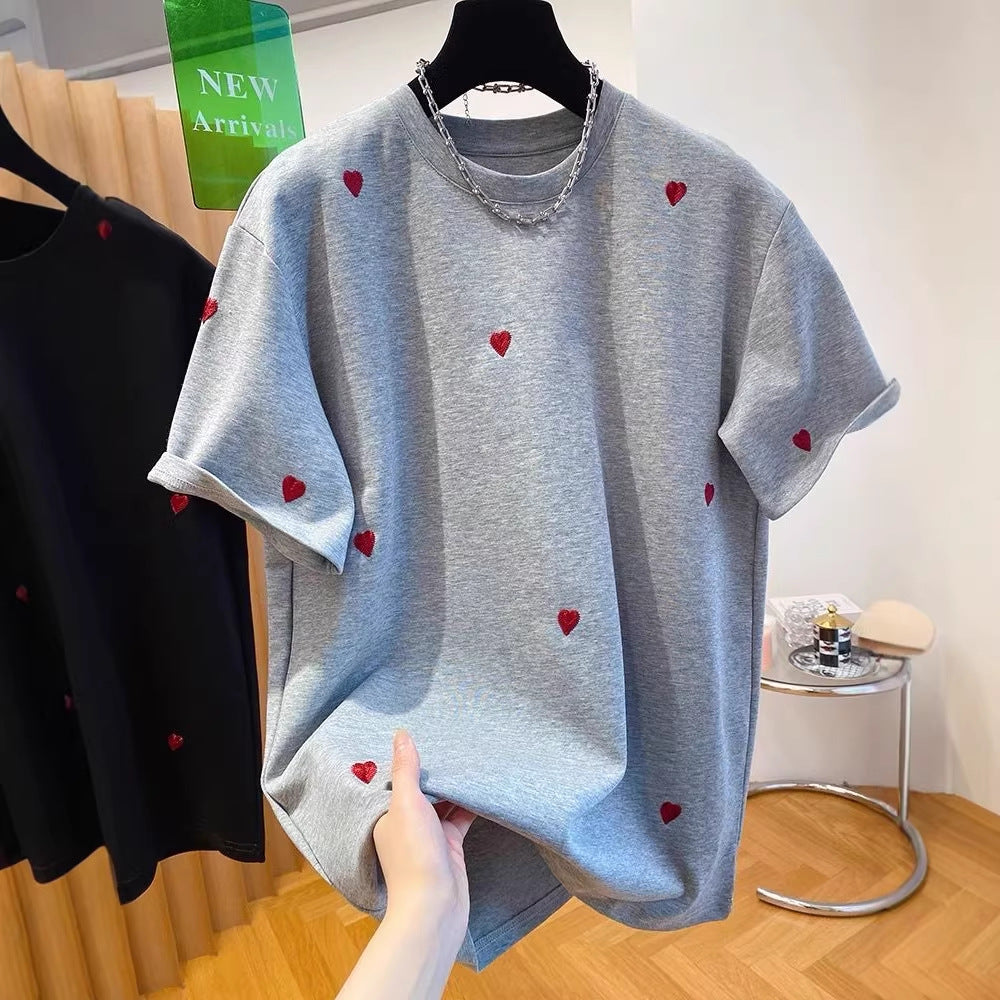 Sommerliches Kurzarm-T-Shirt mit Herz-Stickerei