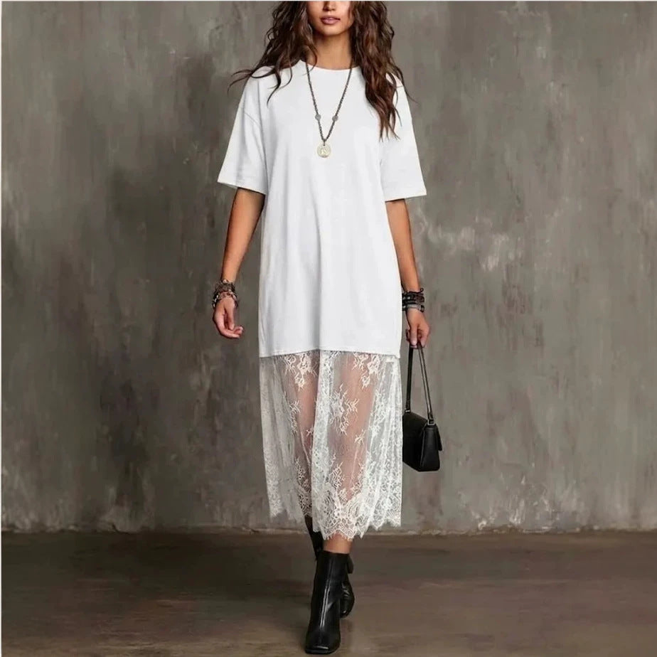 Kurzes Kleid mit Spitze und Rundhals