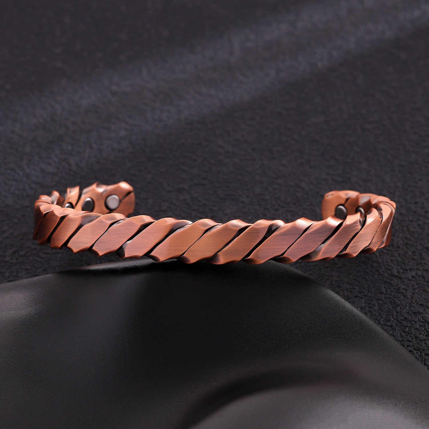 Magnetisches Kupferarmband im Antik-Stil