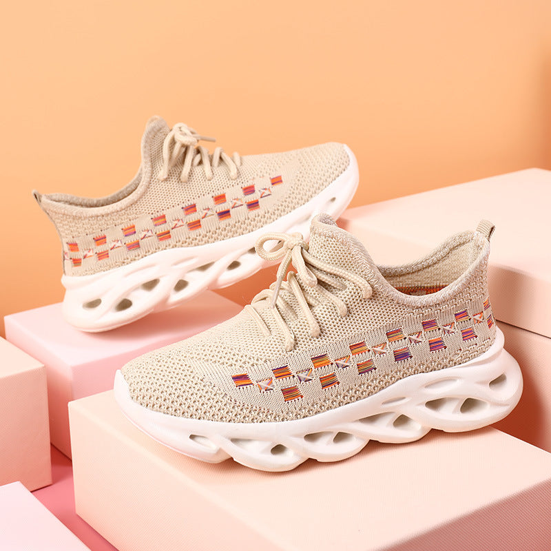 Sportliche Mädchenschuhe mit Mesh – Bild 4 | LuxeStyle