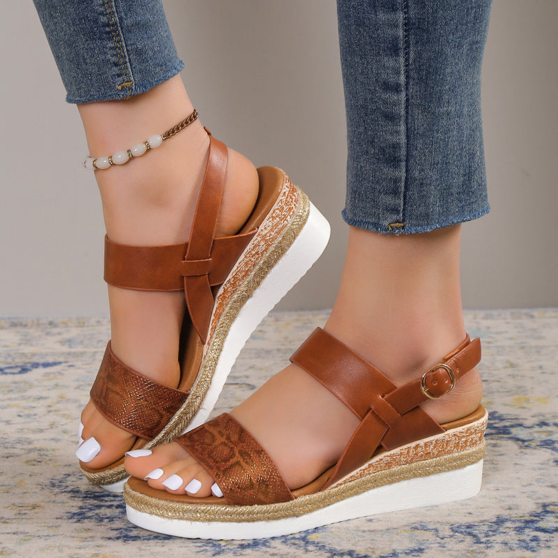 Keilabsatz-Sandalen mit breitem Riemen – Bild 19 | LuxeStyle