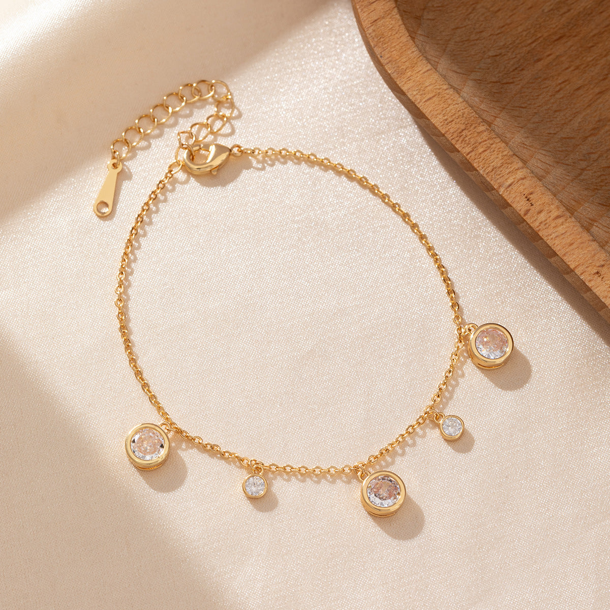 Vergoldetes Armband mit Kugelperlen | LuxeStyle