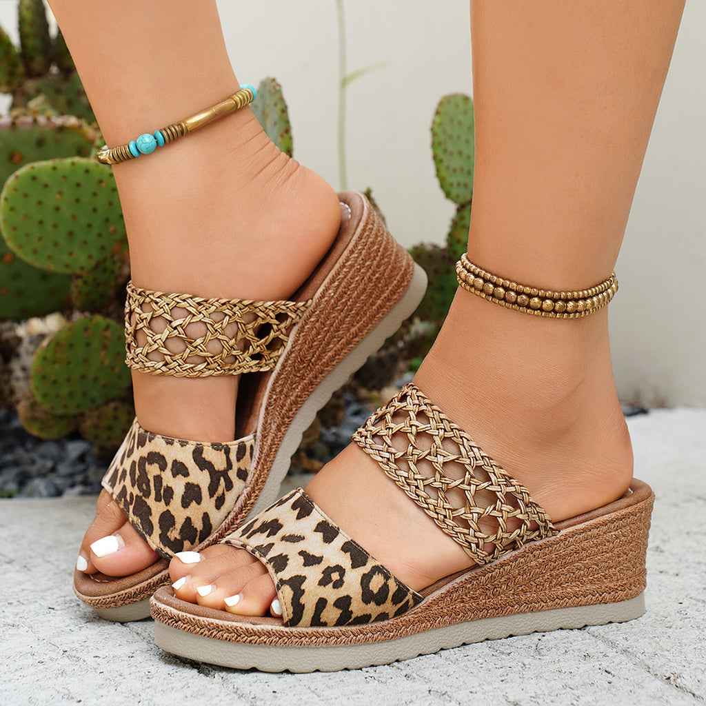 Hohe Sandalen mit Ausschnitt