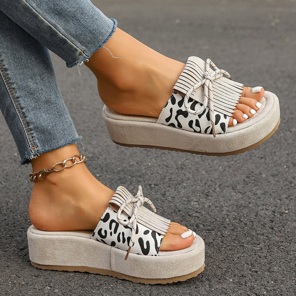 Plateau-Slipper mit Leopardenmuster und Quaste