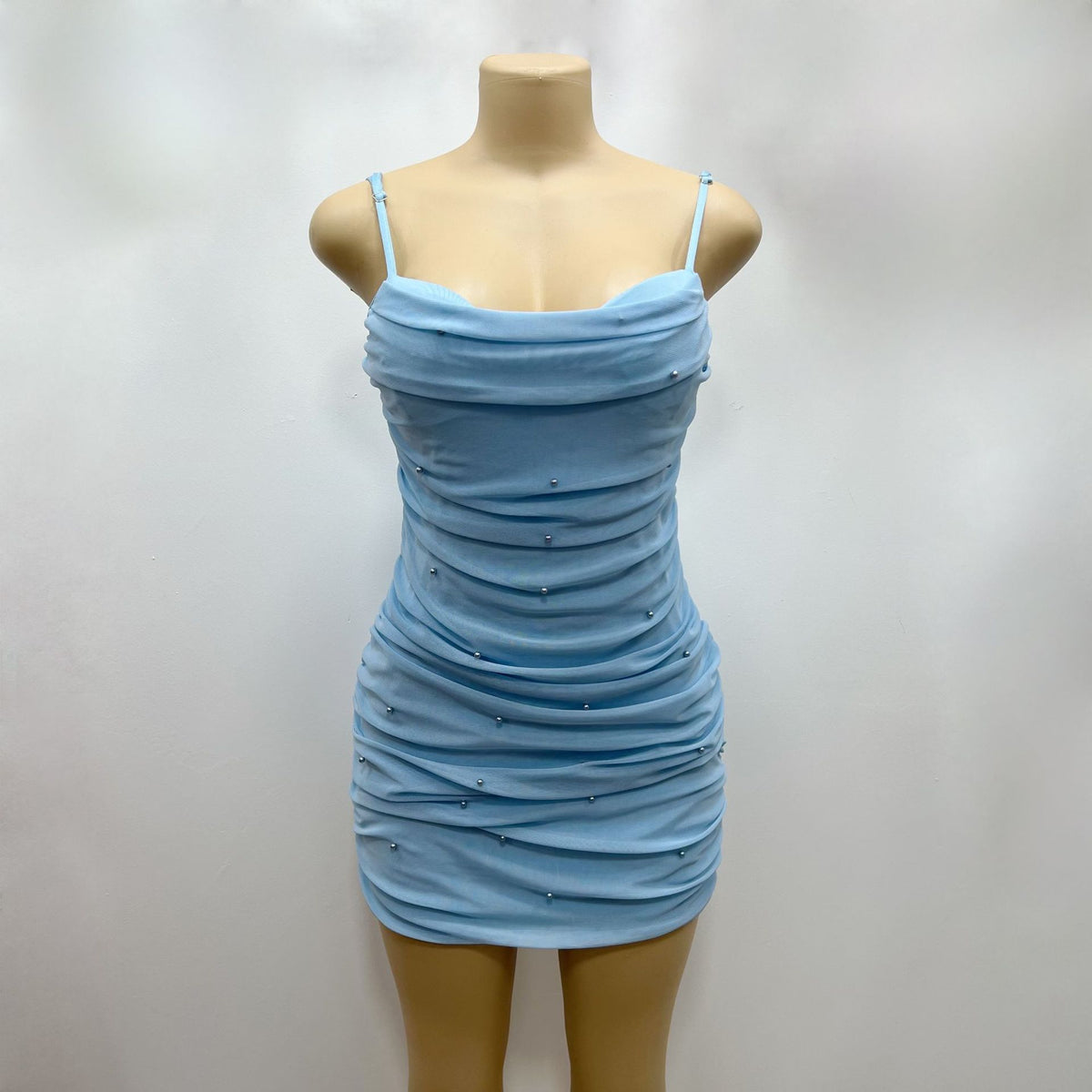 Minikleid mit Perlen und Mesh-Trägern – Bild 7 | LuxeStyle